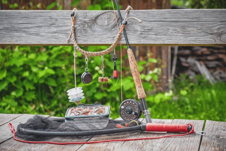 Bes Fly Fishing Zingers & Retractors 2024 (Buyer's Guide)